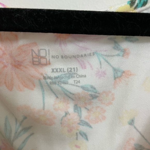 No Boundaries juniors’ floral dress - Picture 4 of 11
